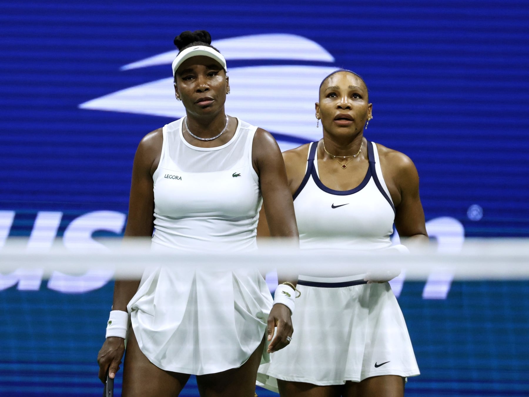 El viento se llevó el último intento: Serena y Venus se despidieron del dobles en la primera parada