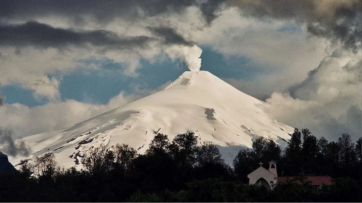 Villarrica en alerta amarilla: 2.847 metros de incertidumbre sobre la cordillera neuquina