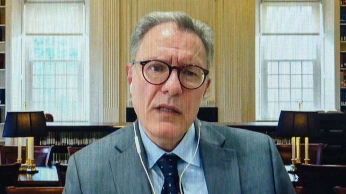 Floridi, desde Yale: "La inteligencia artificial no piensa; hay que integrarla con criterio"