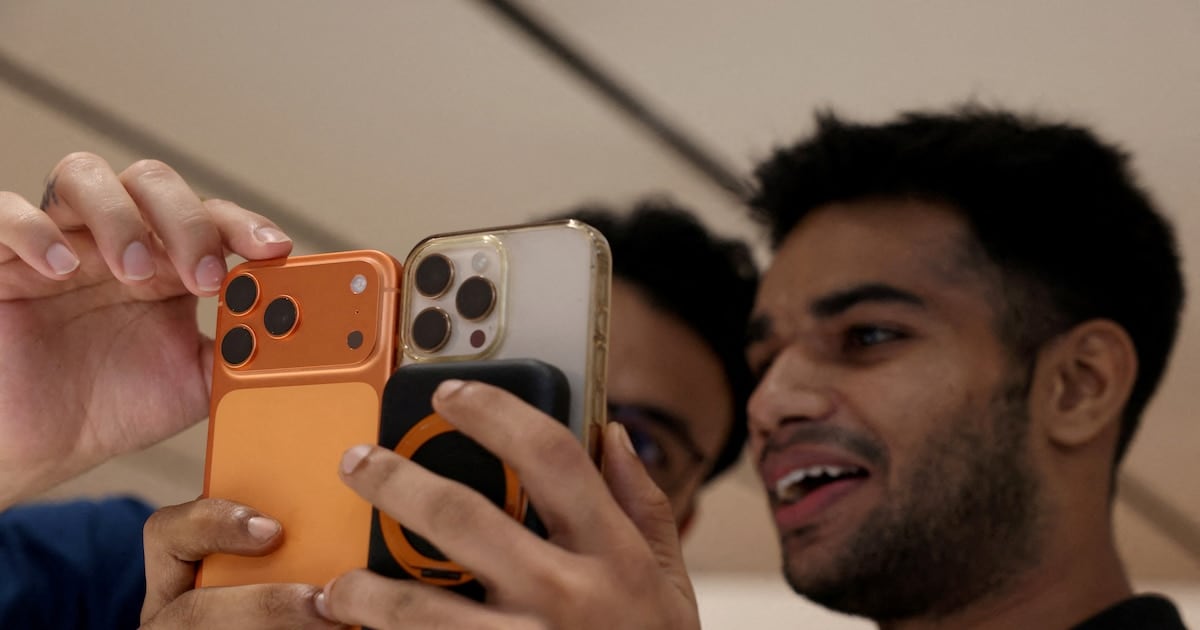 iPhone Handoff: la función de iOS 27 que promete terminar con el trasteo de la SIM entre dos teléfonos