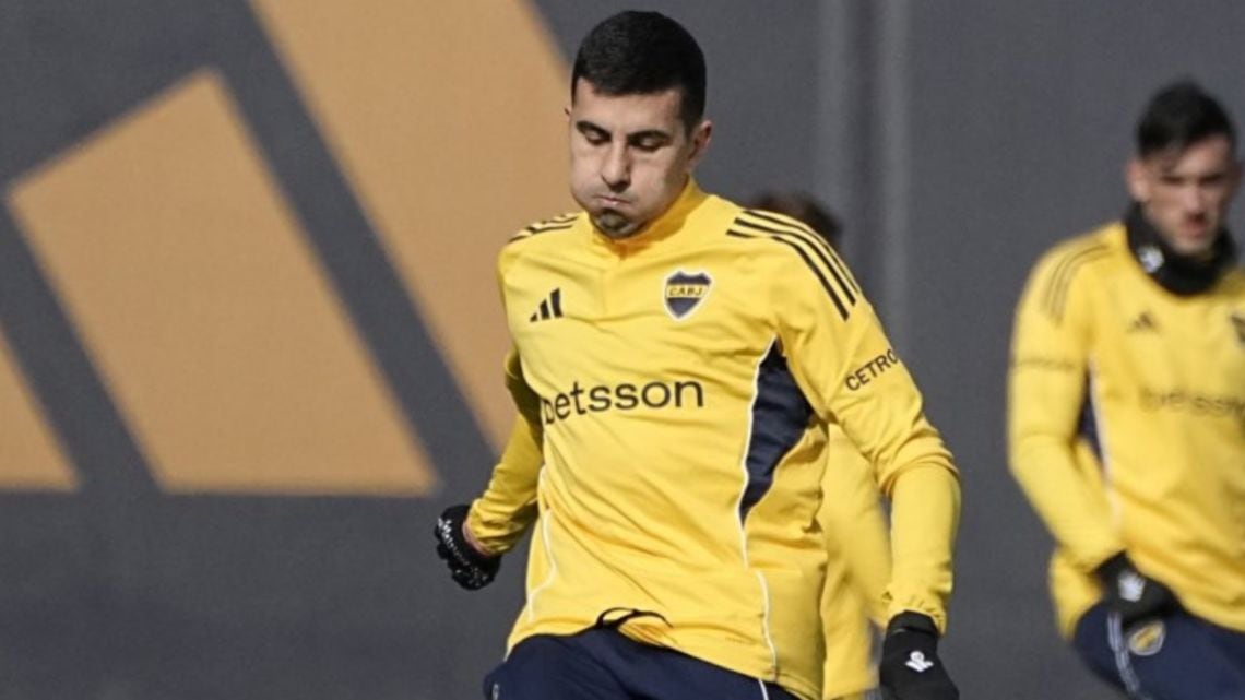 Viento nuevo en Ezeiza: Battaglia volvió a pisar el césped con el plantel y el hincha ya se ilusiona