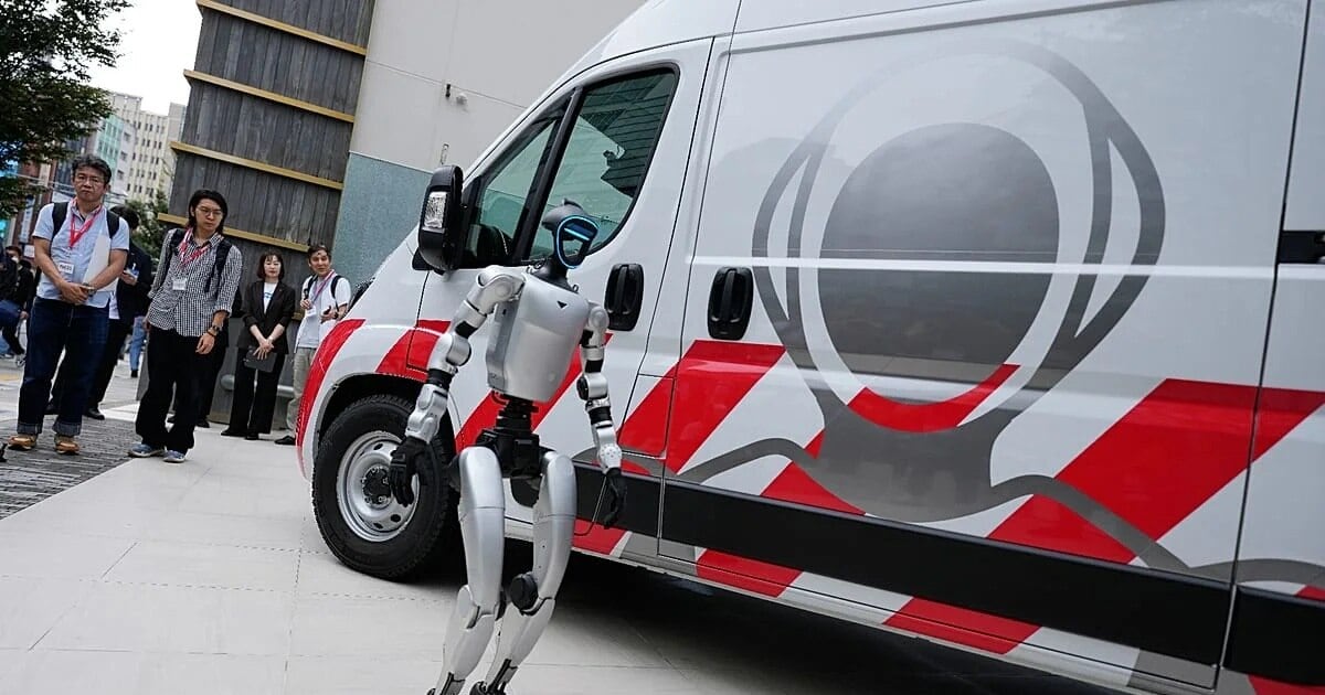 La ambulancia de los robots: cómo Japón imagina mantener a los humanoides siempre en funcionamiento
