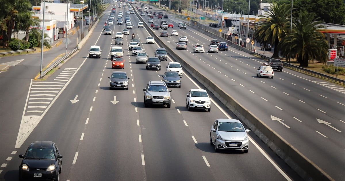 La nafta y el diésel seguirán mandando en las rutas argentinas: la electrificación tardará décadas en permear el parque automotor