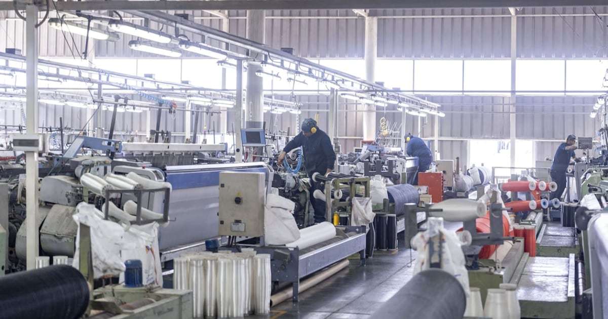 La industria pyme atraviesa dos años de destrucción de empleo y ensaya estrategias para sostenerse sin despidos
