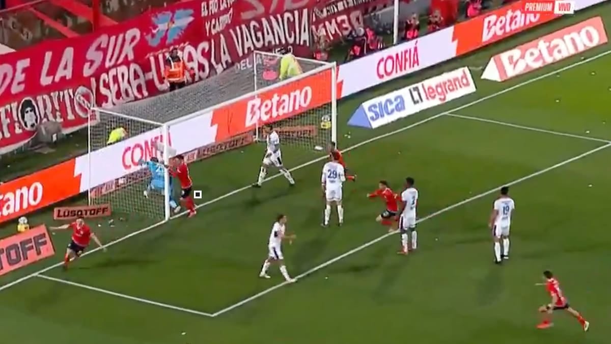 Arrayago, el pibe que pintó la tarde en el Rojo y amargó el debut del Insúa recargado