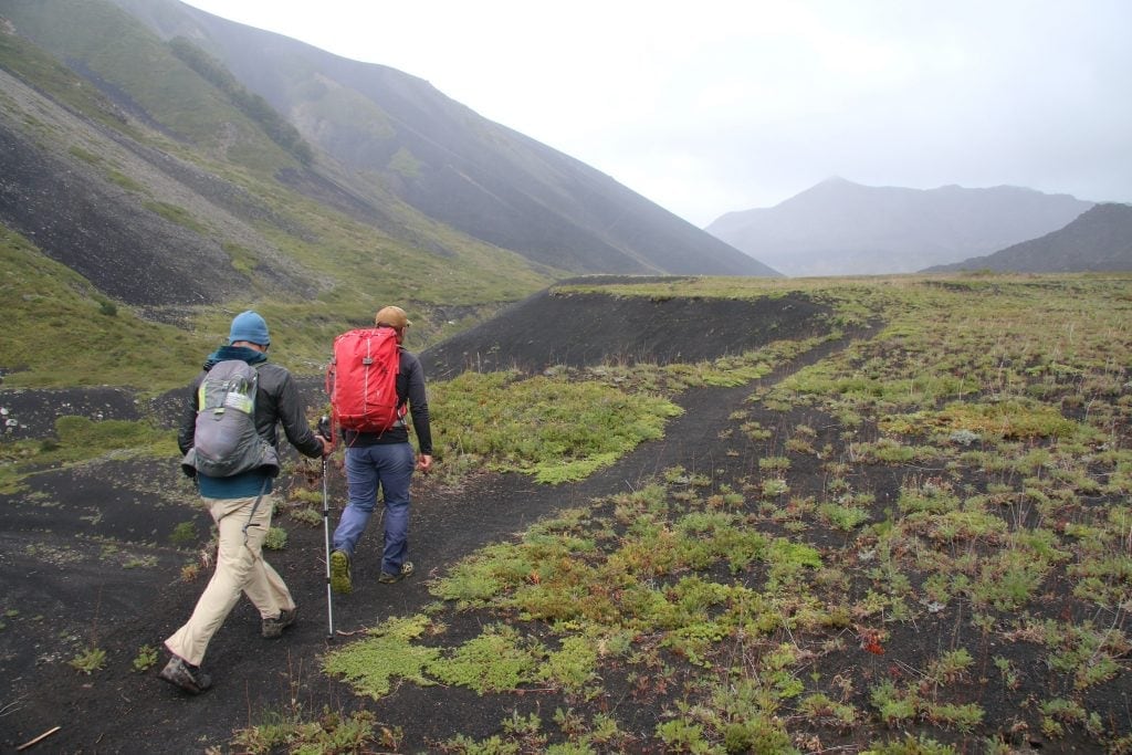 Caminar por las entrañas del Malacara: una geología que se recorre con los pies