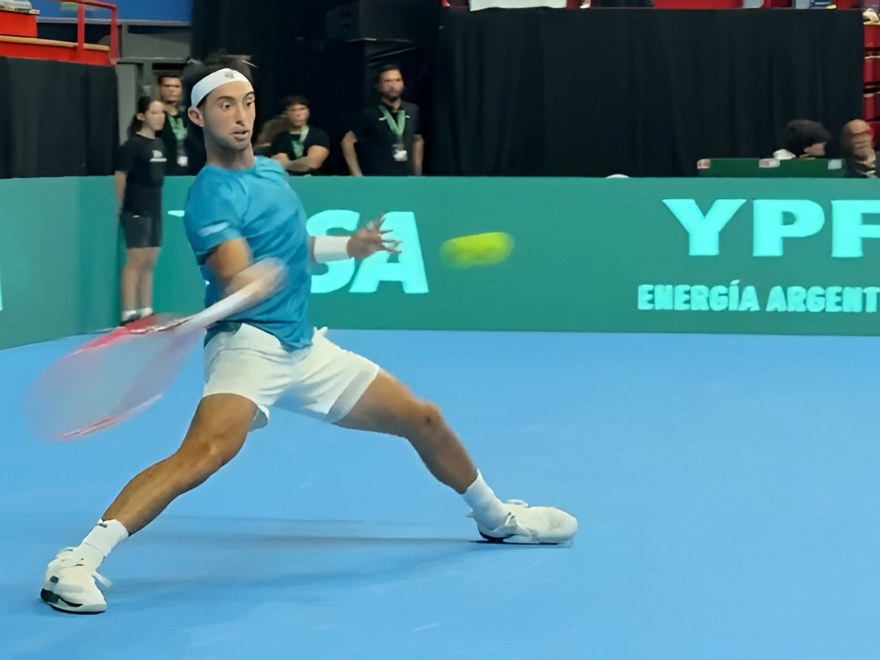 Cerúndolo encendió la Davis en Neuquén y Tirante tomó la muñeca para el segundo set