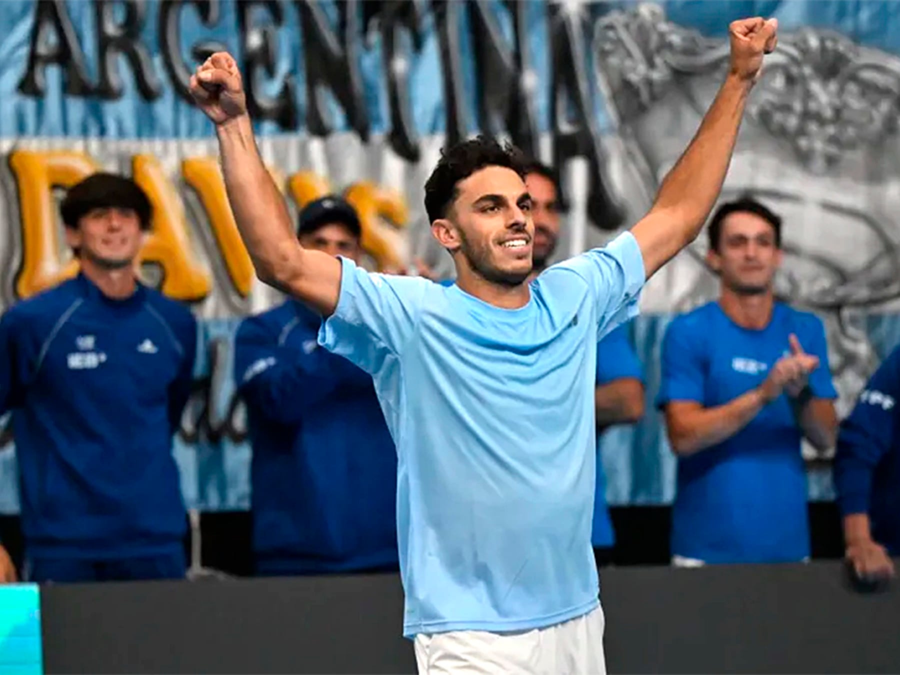 Una brisa de alivio sopla desde Neuquén: Argentina sigue viva en la Copa Davis