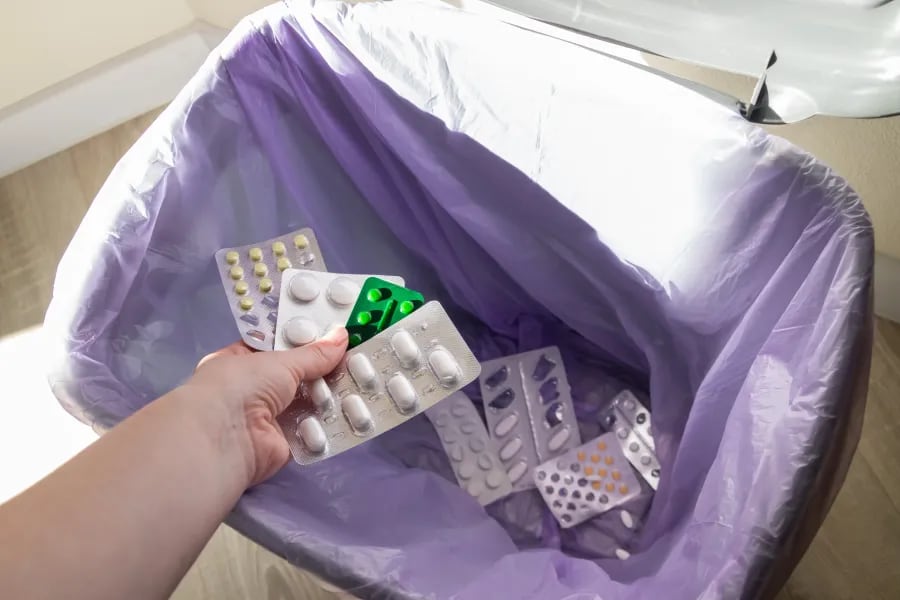 Medicamentos vencidos en la calle: la advertencia que recorre Neuquén