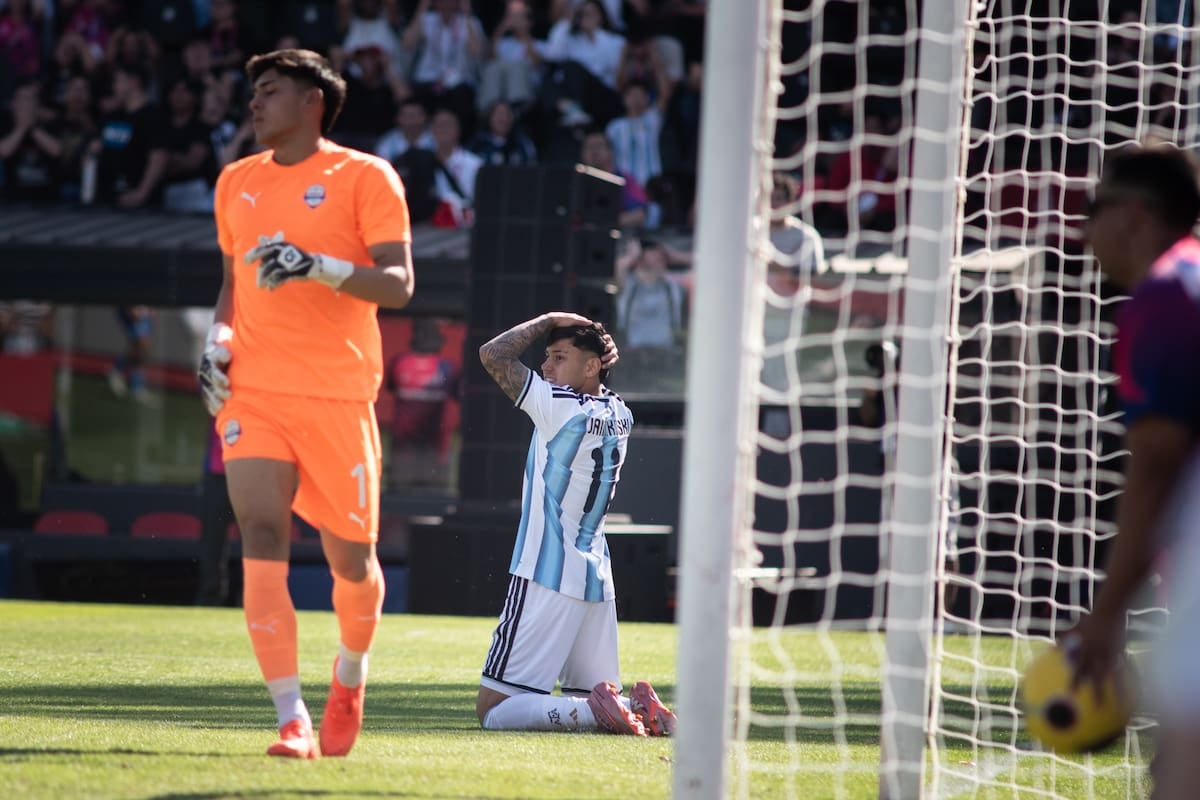 La Sub 19 se quedó en la puerta del oro y volvió con una plata que duele como una derrota