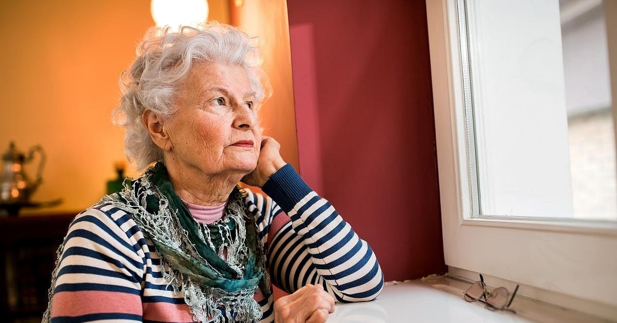 La soledad pesa más que el aislamiento: vivir solo por dentro acorta años sin enfermedades
