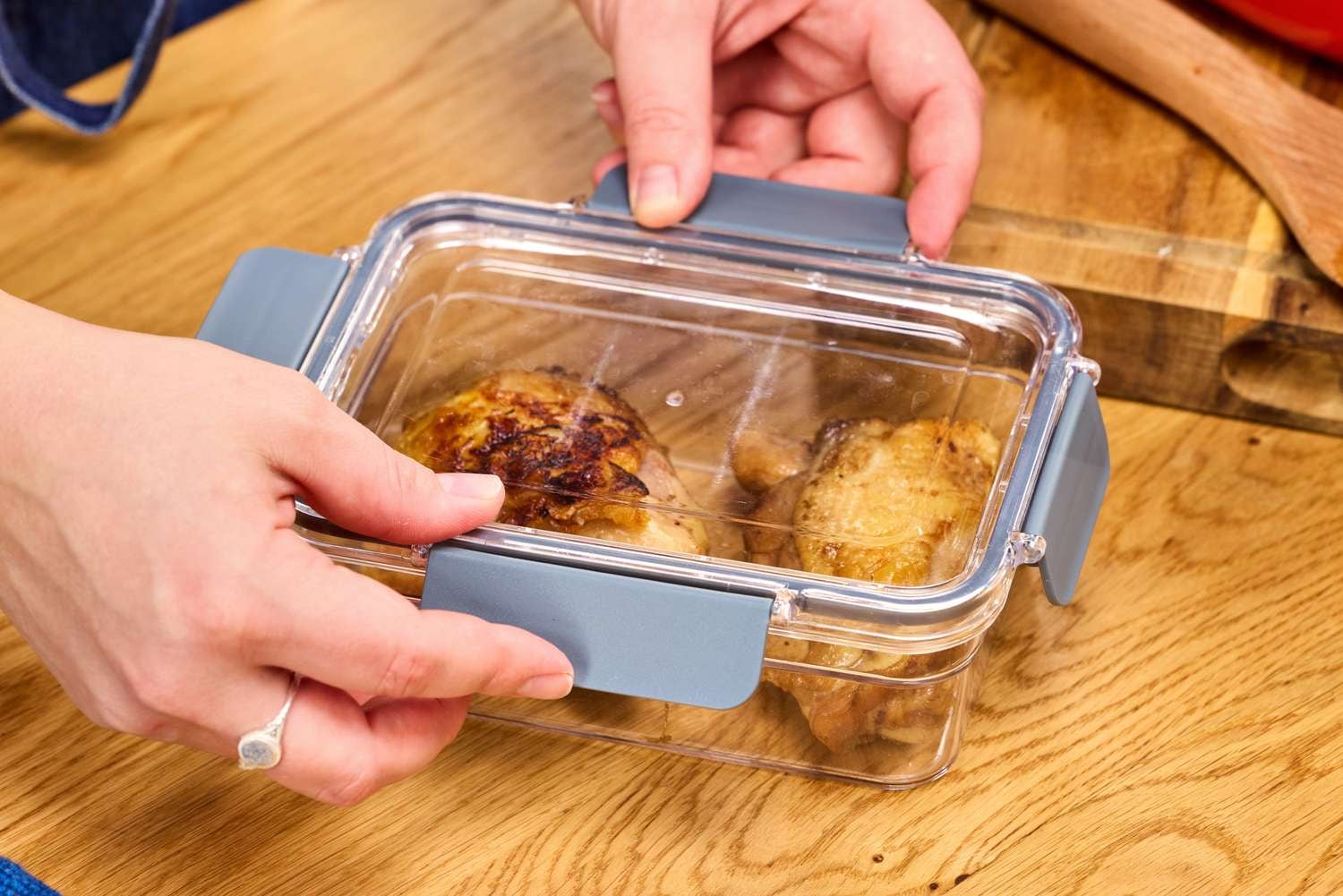 Comida cocinada y guardada en la heladera: por qué el reloj empieza a correr desde el momento en que apagás la hornalla