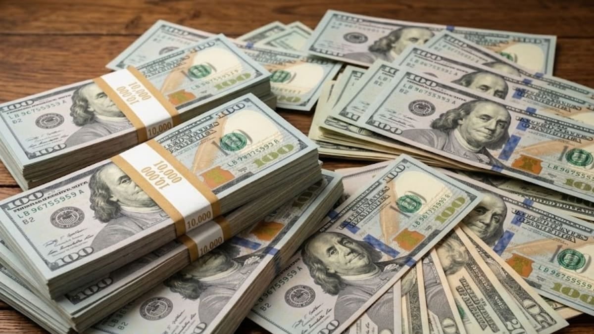 El dólar oficial cerró la jornada del lunes en $1545 y el blue se sostuvo en $1560, sin variaciones respecto de la apertura