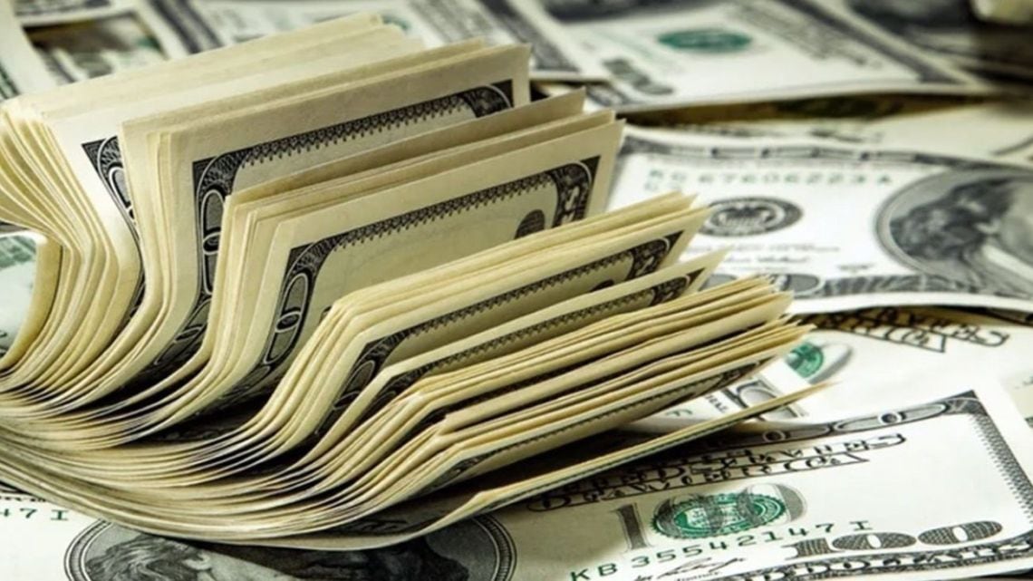 La cuarta rueda de la semana dejó al blue en $1.555 y volvió a ubicarse por encima del oficial y del MEP