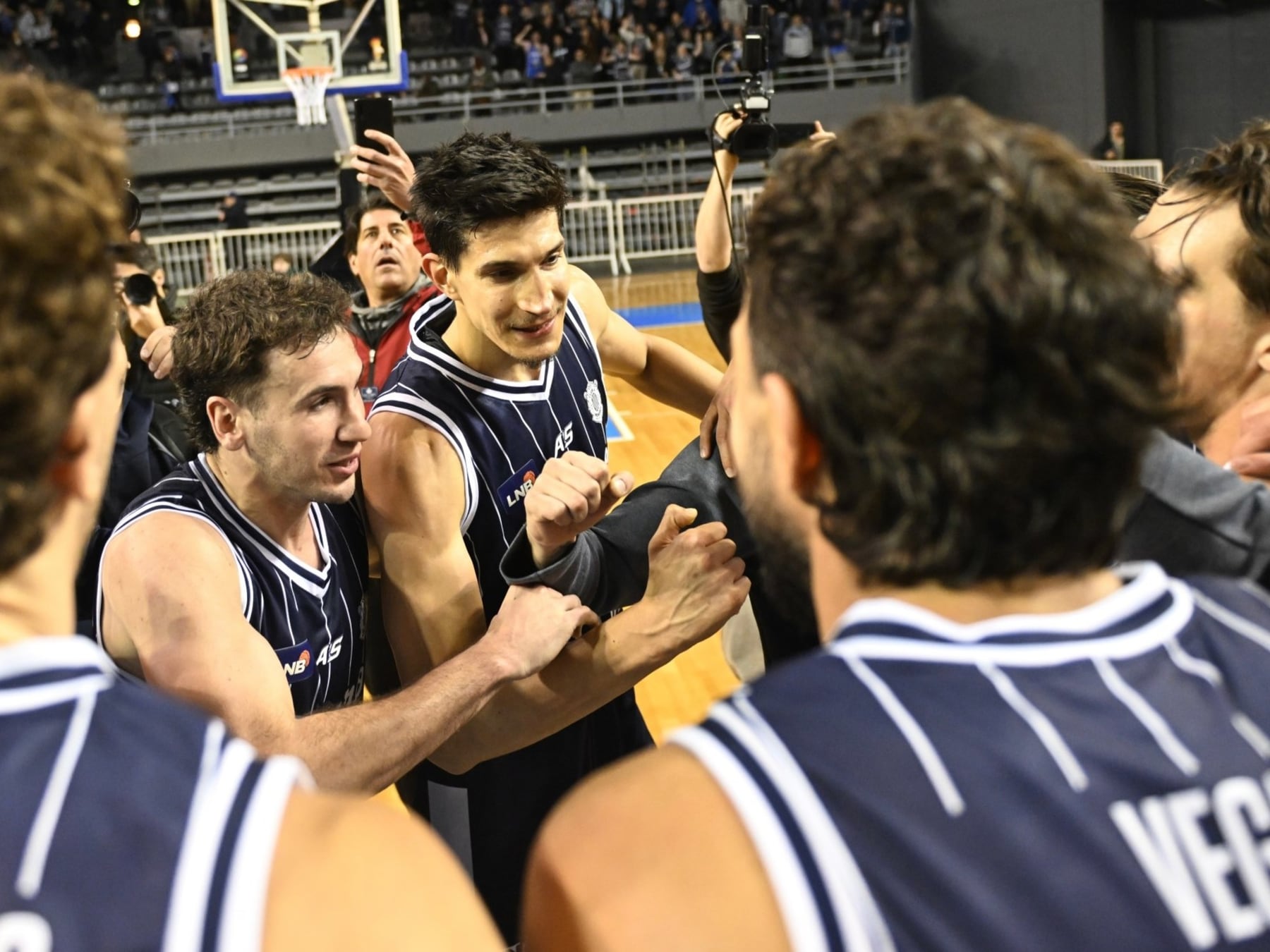 Peñarol ganó con la cocina a fuego lento: 62-57 a Gimnasia en la noche inaugural