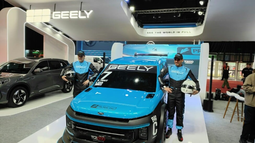 Geely se sube al TC2000 y rompe el molde con una SUV turquesa que quiere hacer ruido en la categoría