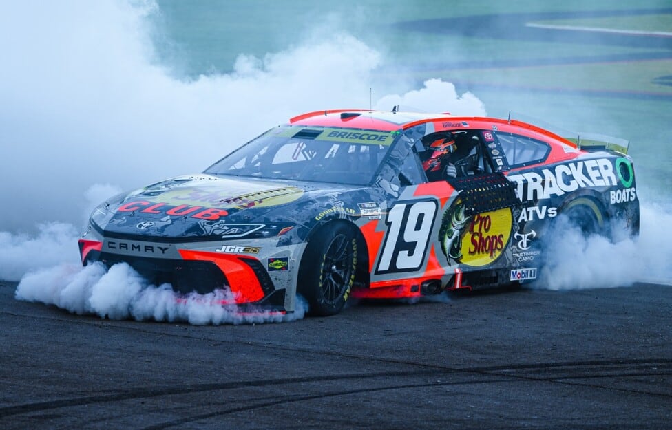 Briscoe aguantó la tormenta en Las Vegas y Larson se afianza en la cima