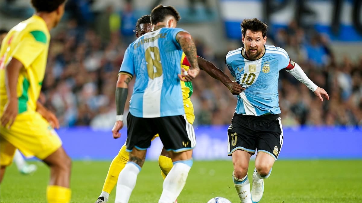 El viento de la despedida: Otamendi le dio a Messi el gol que el Monumental quería