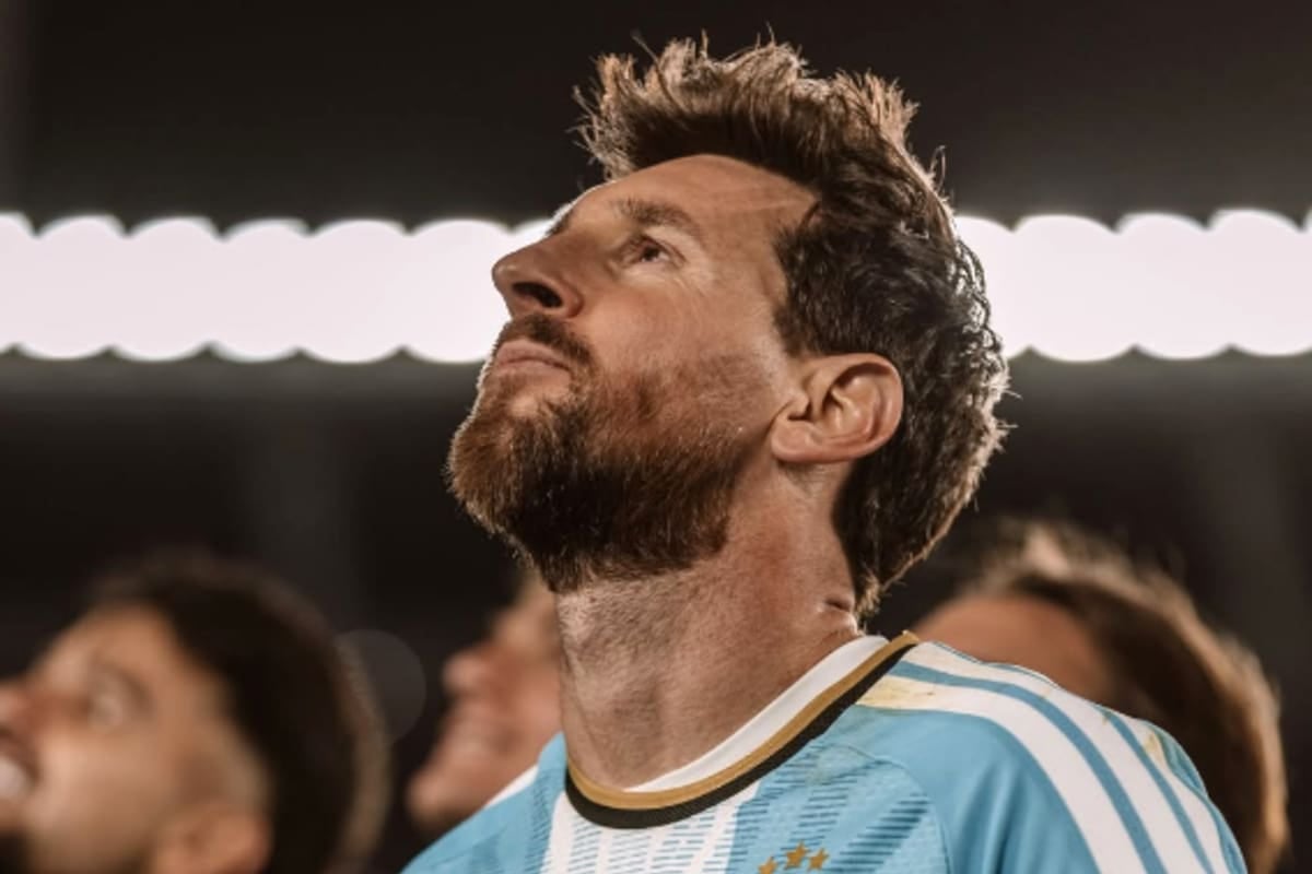 El viento del Monumental se llevó la última pelota que pintó para Messi: Argentina goleó 3-0 a Benín y el diez se despidió con un gol