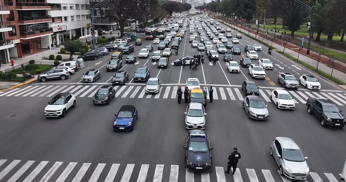 Dos choques triples en la Ciudad: un taxista pasajero y una mujer, los heridos derivados a hospitales porteños