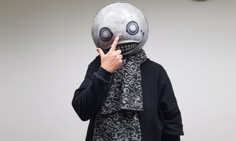 Yoko Taro, el autor de NieR que escribe Evangelion para espantarle el miedo al olvido
