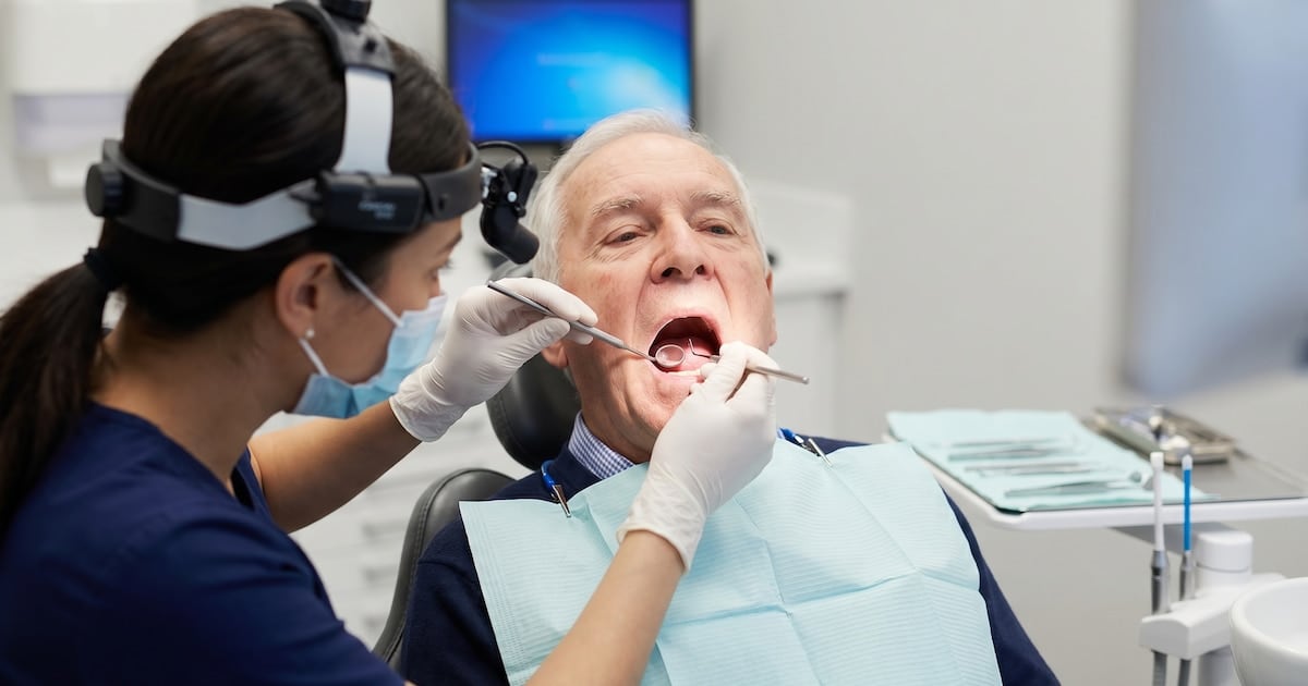 Cuando la boca avisa lo que el cuerpo calla: dientes, memoria y los años que pesan