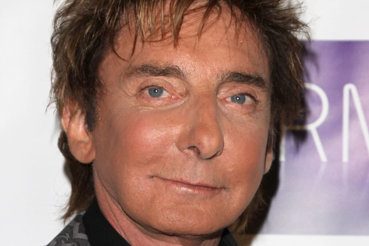 Barry Manilow otra vez en pausa: la bronquitis que volvió a poner en jaque su residencia en Las Vegas
