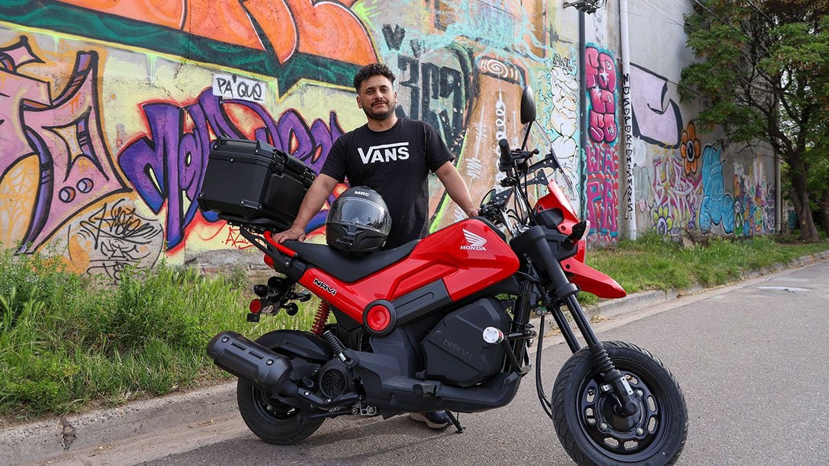 A los 40, con la Honda más chica del mercado y la mochila al hombro, Nicolás se va de Neuquén a Alaska