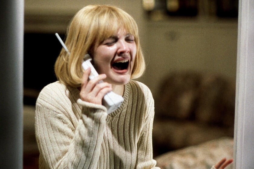 La gota que encendió el mechero: cómo Wes Craven hizo llorar a Drew Barrymore en la escena más brutal de Scream
