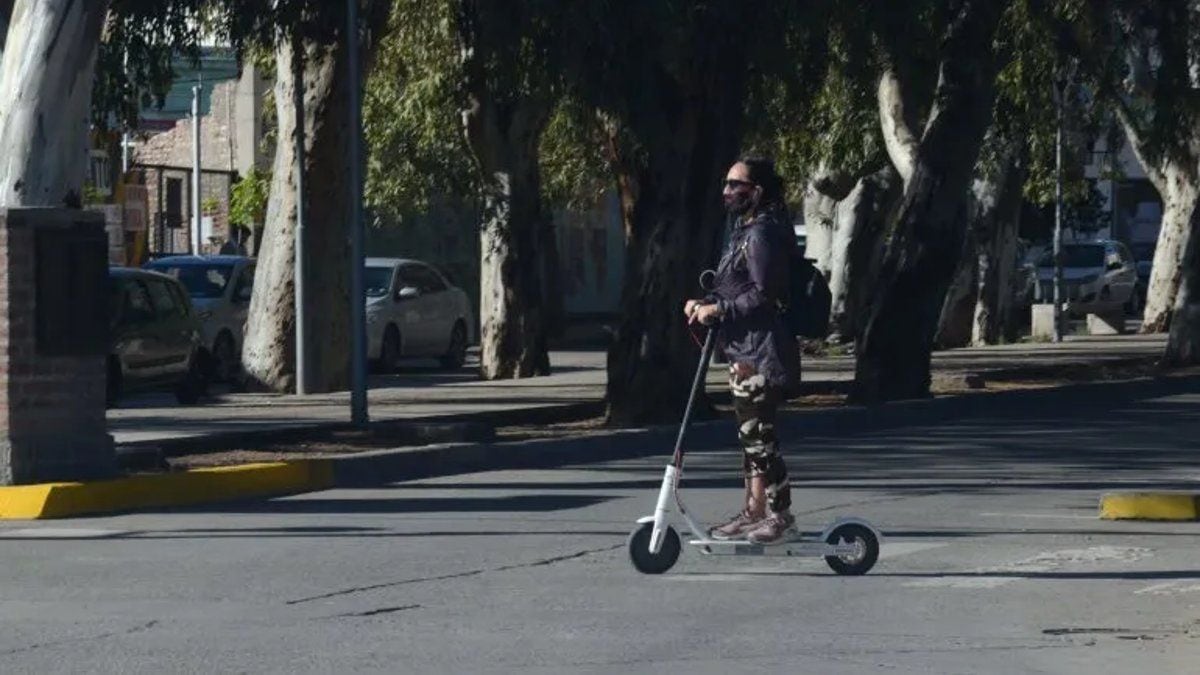 Neuquén suma una flota de monopatines públicos al corazón de la ciudad