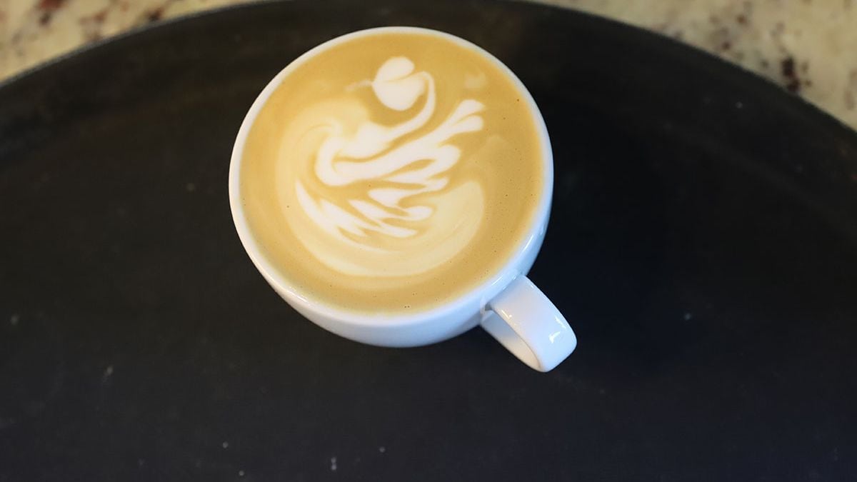 Leche deslactosada con sobrecargo: cuando un café con leche te sale más caro y qué dice la ley