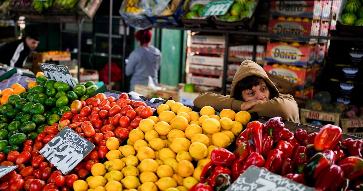 El tomate lideró las subas de septiembre y la lechuga se anotó entre las bajas en la canasta de alimentos