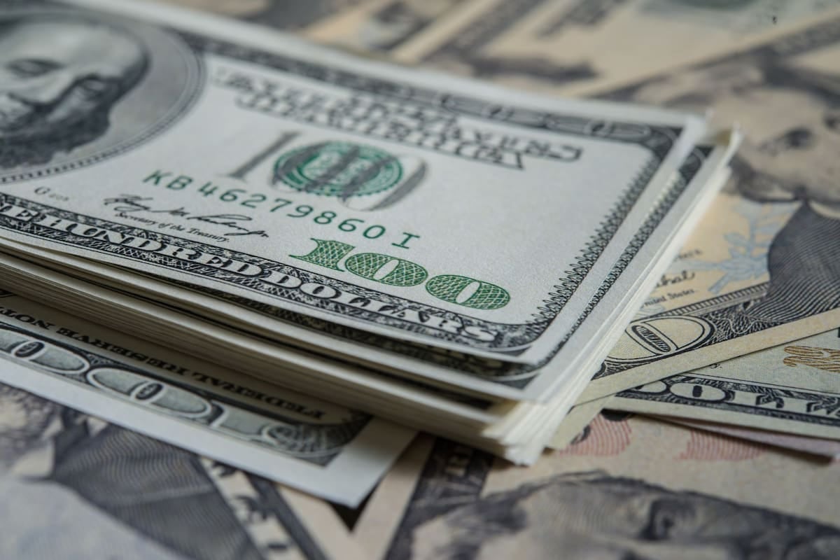 La banda cambiaria se recalibra en noviembre y el techo queda a casi $1.989: por qué el peso se sigue appreciating en la práctica