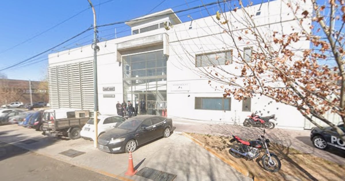 Un efectivo de la Policía de Mendoza fue imputado por abusar sexualmente de una detenida en la comisaría de Godoy Cruz