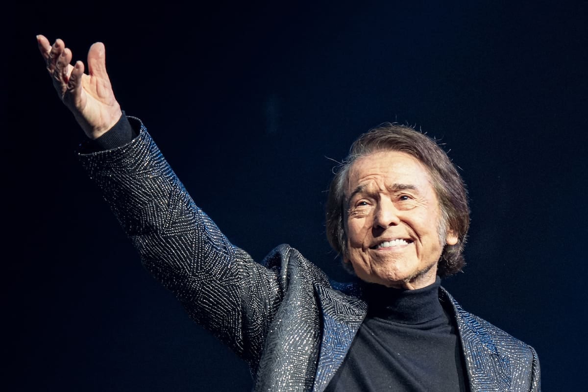 Raphael vuelve al Gran Rex con seis décadas de repertorio bajo el brazo y la vida entera en la pantalla