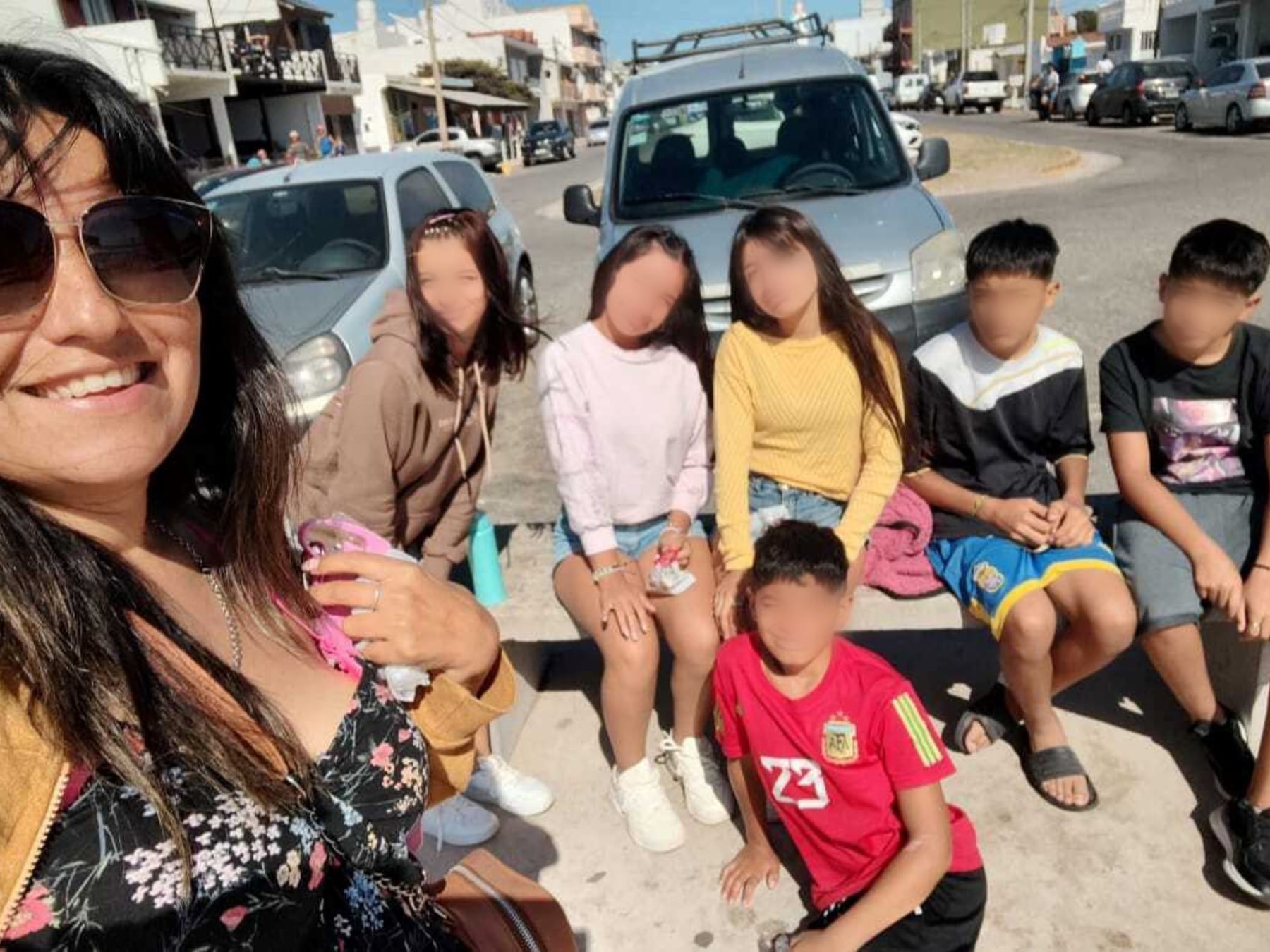 María Laura tenía 38 años, era maestra y les cambió la vida a seis hermanos: hoy son nueve en la casa