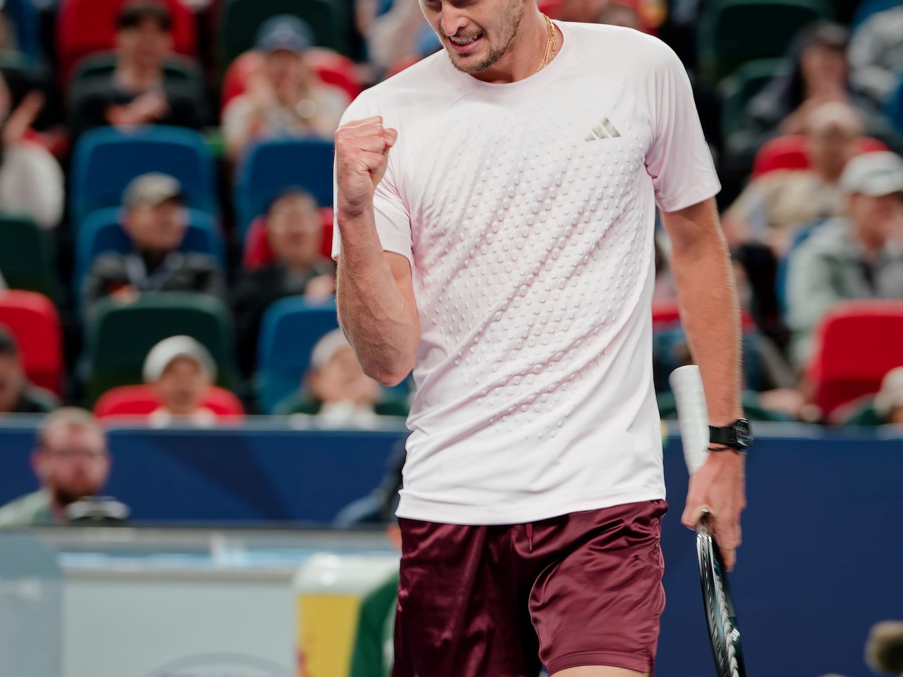 Zverev sigue de racha y se metió en semis en Shanghái: ahora va por Davidovich