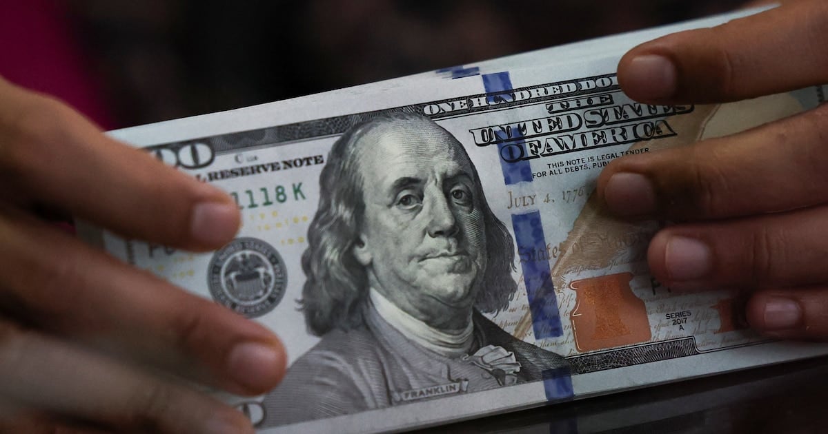 Dólar quieto, bolsillo en movimiento: la brecha que se agranda entre el peso y la inflación