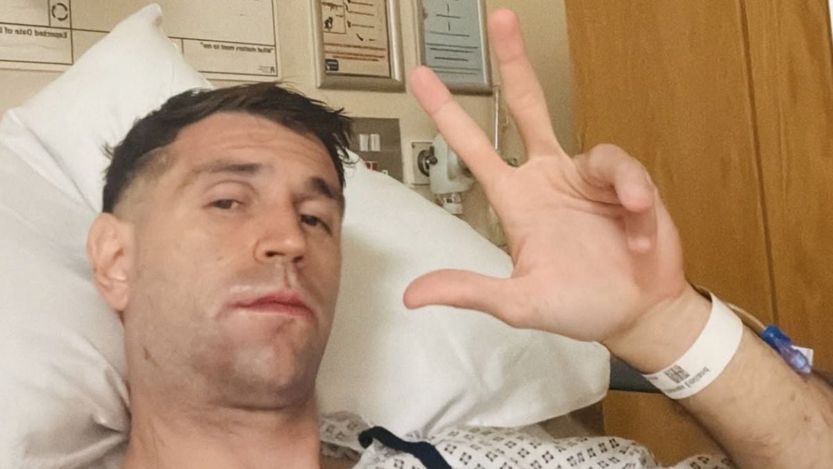Dibu Martínez, mandíbula rota y mensaje desde el hospital: vuelve en un mes y se pierde a la Selección